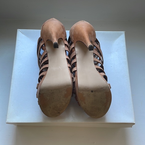 Steve Madden tan strappy leather 5 inch heel. - Picture 4 of 5